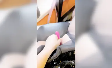 户外日常~【黛西老师】网吧大胆自慰~道具震逼~按摩吃鸡啪啪秀(2)