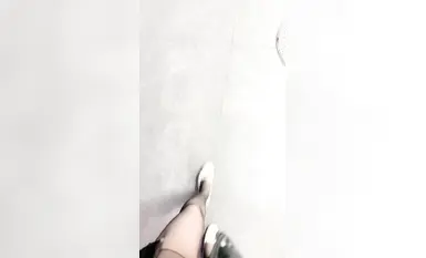 淫水直泄~【黛西老师】商场~马路~树林~勾搭技师内射一屁股~露脸，真实刺激，时刻提防路边的行人(7)