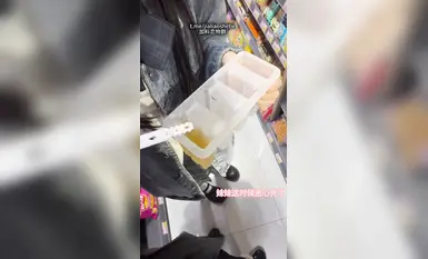 電報群VIP精液盛宴系列！亂倫變態老哥調教母狗堂妹4部，精液酸奶，尿做的加精雪糕，口交顏射 (3)