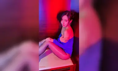 王馨瑶-抹油蓝衣