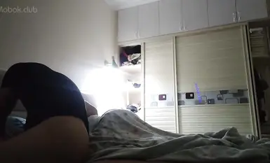 太刺激！還是別人的媳婦香，偸情良家少婦，老公出差自己當臨時老公，掰開雙腿跳蛋玩弄，呻吟銷魂，國語對話