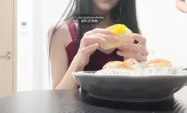 电报群VIP精液盛宴系列！乱伦变态老哥调教母狗堂妹2部，口交取精面包加精+精液布丁1