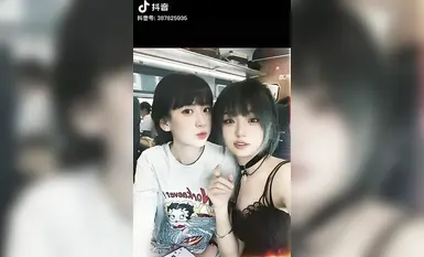 1991年生まれの超無敵のコントラストビッチ、Douyin-Zhang Yidiは、人間性の束縛を取り除き、小便を飲み、足を舐め、Bを拷問する雌の動物に進化しました（5）