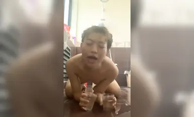 Douyin-Zhang Yidi, perempuan jalang kontras yang dilahirkan pada tahun 1991, jalang kontras yang sangat tidak dapat dikalahkan, telah menyingkirkan belenggu sifat manusia dan berkembang menjadi haiwan betina, minum air kencing, menjilat kaki dan menyeksa 