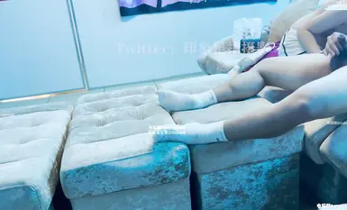 Gadis pelajar amatur bermain dengan kaki yang cantik dan mengagumkan kakinya, Bahagian 9 3 (4)