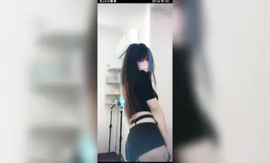 Douyinのネット有名ダンサー@宁向(xiangxiang)メンバーグループが大規模な裸ダンスを披露(39)