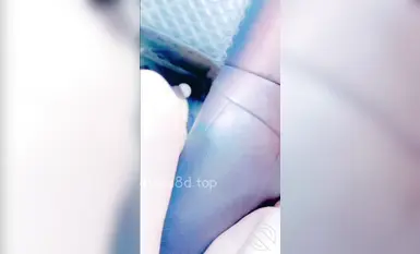 淫女绿妻鬼父乱伦【家有爱女初长成】✅送小女儿去学校，半路被我带进小树林，路上一直有人，最后被迫去车震
