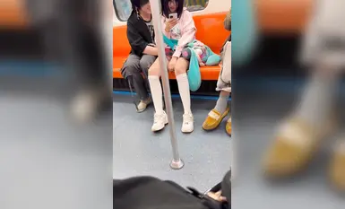 Mabangis na Mag-asawang Naka-unbutton sa Subway