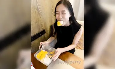Nữ người mẫu Thái-Trung "Perry" đối lập Thái-Trung lộ mặt đời thường khi quay phim tư nhân quy mô lớn BDSM cho cả nam và nữ và đóng phim riêng tư (7)