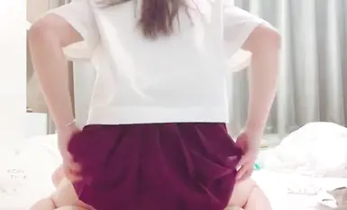 Gadis jalang kecil yang tidak bersalah dan comel itu [Baozaizai] bermain di B&B yang comel dan merah jambunya basah dan melekit dengan jus.