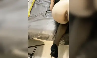 [귀양 사투리] 근육 문신이 있는 귀양의 큰 성기를 가진 잘 생긴 남자와 그의 모델 여자 친구가 유출되었습니다. 여왕 같은 여자 친구와 변태의 대조는 남자 친구의 항문과 큰 성기를 가지고 노는 것을 좋아하고 그녀도 할 수 있습니다. 거시기를 잡고 분출[두 번째 부분](2)