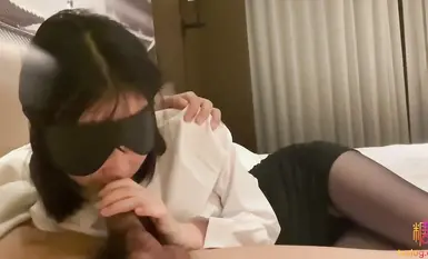 Tang Bohu OL의 검은 스타킹은 다양한 위치로 열리고 위치를 변경하고 구멍을 삽입합니다.