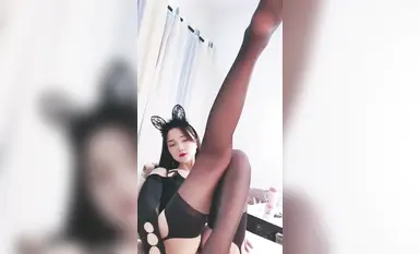 黑丝烈女--公主，女生穿起黑丝十分妩媚，芊芊细手，纯净鲍鱼，举手投足间诱惑死3