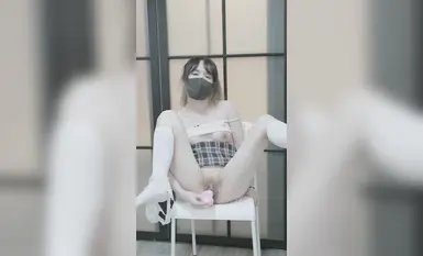 白丝少女肉棒玩具初体验，爆浆高潮爽翻天