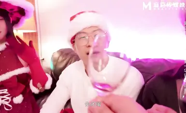 Ang gabing iyon ng pagpapalitan ng regalo_Party group sex at lascivious Christmas_MD_0260_Wenwen_Ai Li_Yona