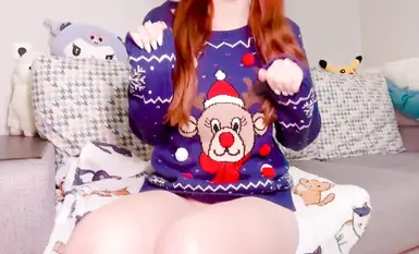 KawaiiSister聖誕節那天，柔軟的少女在她的房間里噴出並濺出粉紅色的陰戶！直到她的父母沒有看到