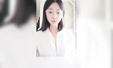 2024年12月新人學生妹【小肉肉】，一股清流，眼鏡反差嫩妹，讓人眼前一亮，初戀風純欲臉大尺度全脫！ (3)