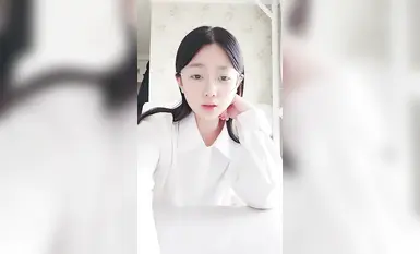 2024年12月新人學生妹【小肉肉】，一股清流，眼鏡反差嫩妹，讓人眼前一亮，初戀風純欲臉大尺度全脫！ (3)