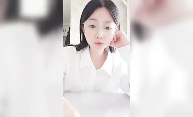 2024年12月新人學生妹【小肉肉】，一股清流，眼鏡反差嫩妹，讓人眼前一亮，初戀風純欲臉大尺度全脫！ (3)
