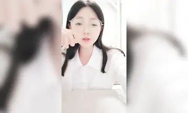 2024 년 12 월 신입생 소녀 [Xiaorourou]는 신선한 공기를 마시고 있습니다. 안경과 어린 소녀의 대비가 눈길을 사로 잡습니다. 첫사랑 스타일과 순수한 정욕으로 얼굴을 크게 벗습니다! (6)