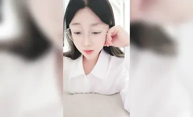 2024 년 12 월 신입생 소녀 [Xiaorourou]는 신선한 공기를 마시고 있습니다. 안경과 어린 소녀의 대비가 눈길을 사로 잡습니다. 첫사랑 스타일과 순수한 정욕으로 얼굴을 크게 벗습니다! (6)