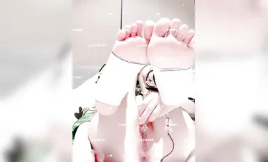 超嫩露脸卡哇伊小萝莉母狗【小雯宝宝(幼凛) 】长得越乖玩的越嗨，轻轻一操就哼哼唧唧的一使劲儿感觉就操破了一样(1)