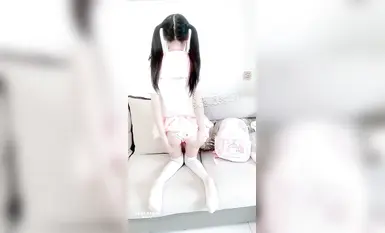 超嫩 露臉卡哇伊小蘿莉母狗【小雯寶寶 (幼凜) 】長得越乖 玩的越嗨，輕輕一操就哼哼唧唧的一使勁兒感覺就操破了一樣 (4)