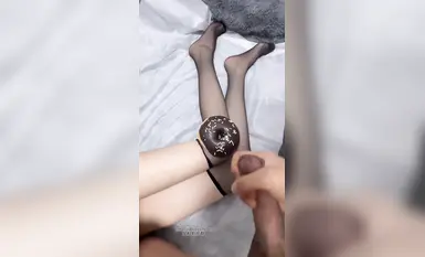강력한 경고! 당신의 사촌을 정액과 소변을 먹는 암캐로 훈련시키세요! 내 여동생의 정액 먹방 "조조 지우주" 검은 스타킹 꼬마 년이 정액 도넛을 기원한다