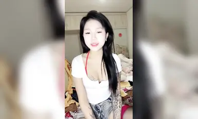 Ang matabang estudyanteng babae [Xinxin La La La] ay nagsasalsal gamit ang props 69, nagdila sa tali ng aso ng isa't isa at nakipagtalik nang ligaw (1)