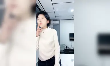 약간 통통한 여고생 [Xinxin La La La] 소품 69로 자위하고 서로의 개 가죽 끈을 핥고 격렬하게 섹스 (2)