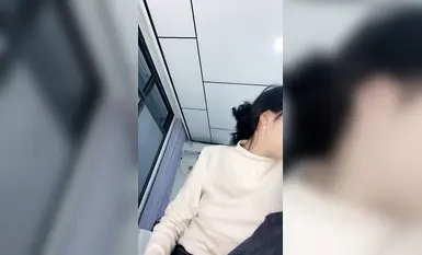 약간 통통한 여고생 [Xinxin La La La] 소품 69로 자위하고 서로의 개 가죽 끈을 핥고 격렬하게 섹스 (2)