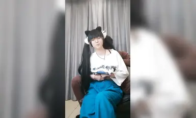你的专属小女友00后嫩妹，被两小哥各种玩弄，双马尾白嫩美乳粉穴