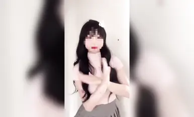 A collection of 2 member benefits of the master of picking up girls, Qingqing senior, having sex with two pink and pure school girls in various positions 1-1 (2)