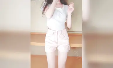 【青春无敌】，极品白虎粉穴，反差女神【烧酒sjcbsrbq】推特视图全集，各种制服道具，紫薇喷水，内窥镜看子宫(5)