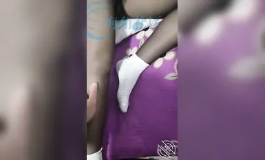 当然のことながら、ケープ近親相姦マスター [19 歳の娘シャオヤ] のこのビデオが最後のビデオです。娘の黒ストッキングと白ストッキングが私を夢中にさせて魅了します
