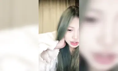 タトゥーがあっても元気な女の子は刺激的です。 タトゥーがないと、彼女は味が薄いです。 (7)