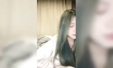 タトゥーがあっても元気な女の子は刺激的です。 タトゥーがないと、彼女は味が薄いです。 (7)