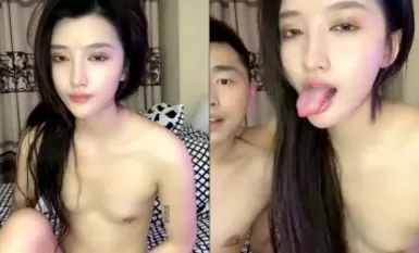 颜值很高的小姐姐逼毛浓厚性欲旺盛好骚啊，全程露脸自慰骚穴道具抽插