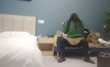 小夏寻花约战骚熟女开房啪啪，拔下内裤大屁股肥穴