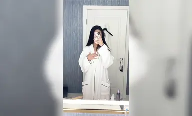 反差女神『八月未央』被大屌猛男瘋狂抽插，小狗只配被打樁 大雞巴塞滿小母狗的騷逼，淫水好多～滿手都是2