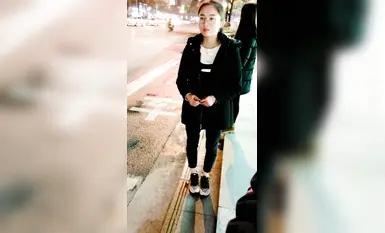 一顿宵夜搞到手的零零后女同事饭后酒店开房无套啪啪_文艺眼镜小姐姐反差性爱，脱光床上秒变荡妇，性欲强