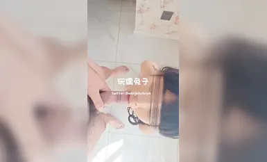 [Produk baharu pada Januari 2025] Gadis muda penamat dewa seks [arnab mainan] Pembayaran Twitter, bertiga minum air kencing, latihan dan seks, jalang loli yang menunjukkan muka (12)