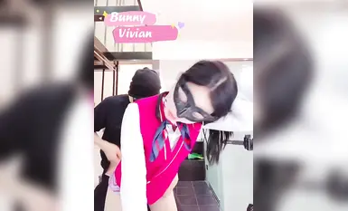 绝美高颜值逆天长腿女神『Vivian』南航空姐淫靡的私生活，抚媚身材制服简直比空姐还有气质，超美肉丝大长腿扶腰后入