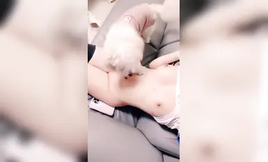 【小狐狸】刚刚成年的极品小嫩模真的超级超级嫩这颜值这身材完全不输抖音网红了脱到一丝不挂诱惑观众很漂亮的一线天(1)