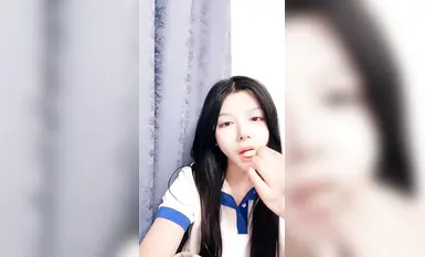 【小狐狸】刚刚成年的极品小嫩模真的超级超级嫩这颜值这身材完全不输抖音网红了脱到一丝不挂诱惑观众很漂亮的一线天(2)