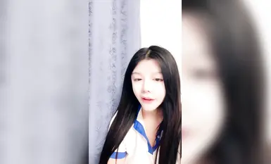 【小狐狸】刚刚成年的极品小嫩模真的超级超级嫩这颜值这身材完全不输抖音网红了脱到一丝不挂诱惑观众很漂亮的一线天(2)
