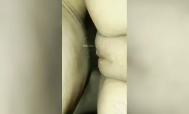 海角外站兄妹亂倫大神【也不熟】付費鑽石貼，各種操妹妹，趁爸媽還在睡覺，偷偷起來去操熟睡的妹妹 (4)