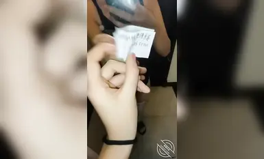 -ケープの変態女「ヤヤは兄と一緒に寝たい」ダイヤモンドステッカーコレクション、女の子はガーゼ越しに男を追いかけ、激しく犯すので男は膀胱をコントロールできなくなり、ベッド中に放尿する、ふしだらな小さなオマンコは兄に犯され、ベッド中に放尿する（2）