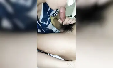 - Bộ sưu tập nhãn dán kim cương "Yaya muốn ngủ với anh trai" của cô gái Cape, cô gái đuổi theo người đàn ông qua lớp vải mỏng và quan hệ với anh ta một cách mạnh bạo đến nỗi anh ta mất kiểm soát bàng quang và chất nhờn màu trắng chảy khắp giường, cô mèo nhỏ lẳng lơ bị anh trai quan hệ và phun nước tiểu khắp giường (6)