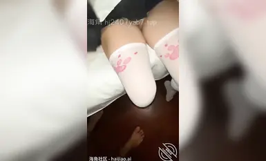 - Bộ sưu tập nhãn dán kim cương "Yaya muốn ngủ với anh trai" của cô gái Cape, cô gái đuổi theo người đàn ông qua lớp vải mỏng và quan hệ với anh ta một cách mạnh bạo đến nỗi anh ta mất kiểm soát bàng quang và chất nhờn màu trắng chảy khắp giường, cô mèo hư hỏng bị anh trai quan hệ và phun nước tiểu khắp giường (8)